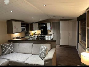 Luxurious 2 Bedroom Caravan